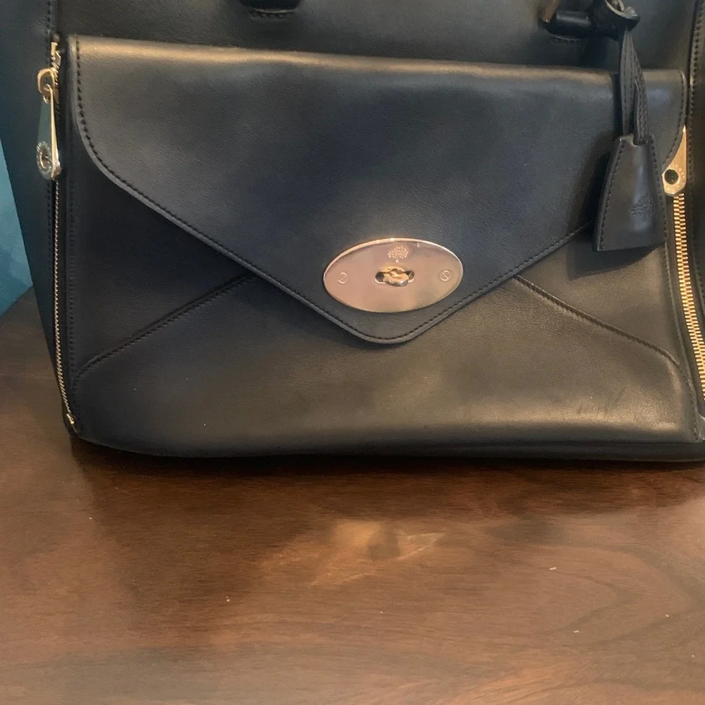 Mulberry Willow tote with zip out clutch - Picture 2 of 8